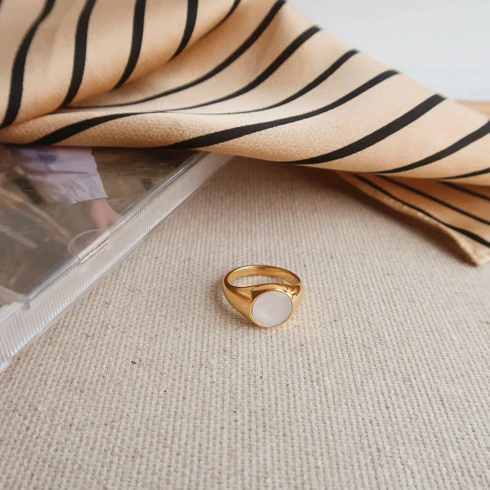 NEW 18K Gold Plated Mother of Pearl Round Signet Ring - Picture 3 of 6